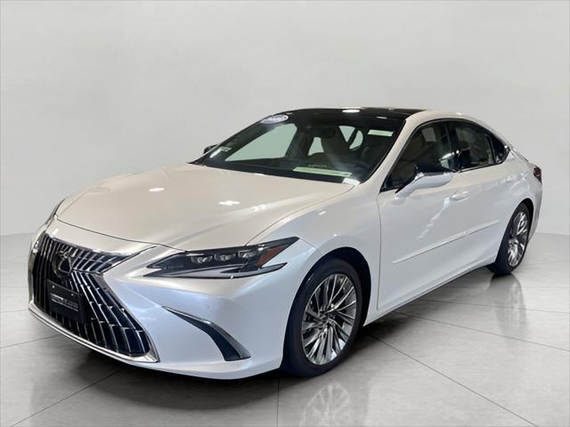 Photo of 2022 Eminent White Pearl Lexus ES 350