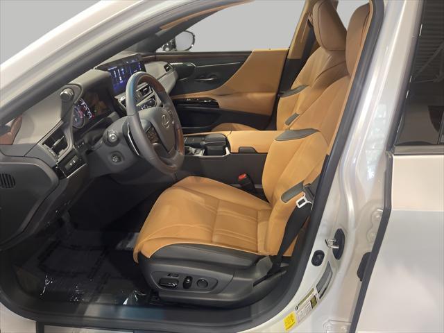 Photo of 2022 Eminent White Pearl Lexus ES 350