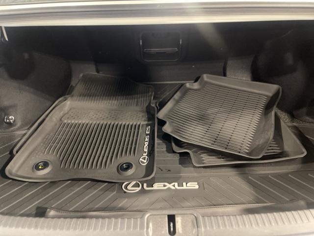Photo of 2022 Eminent White Pearl Lexus ES 350