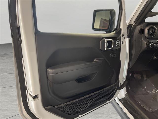 Photo of 2022 Bright White Clearcoat Jeep Wrangler Unlimited