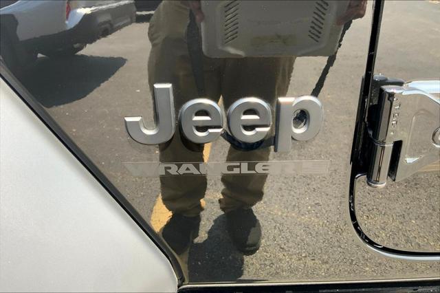 Photo of 2024 Black Clearcoat Jeep Wrangler