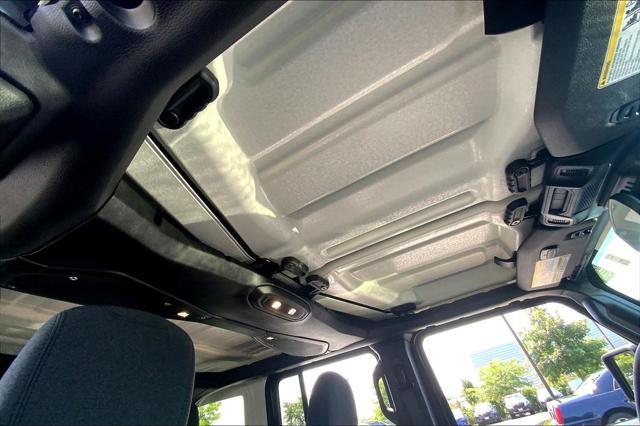 Photo of 2024 Black Clearcoat Jeep Wrangler