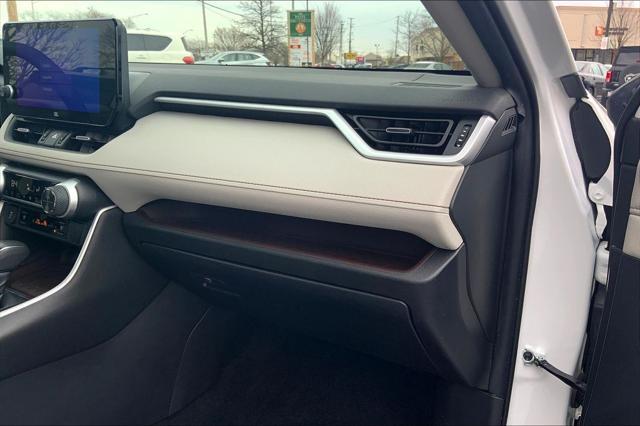 Photo of 2024 White Toyota RAV4