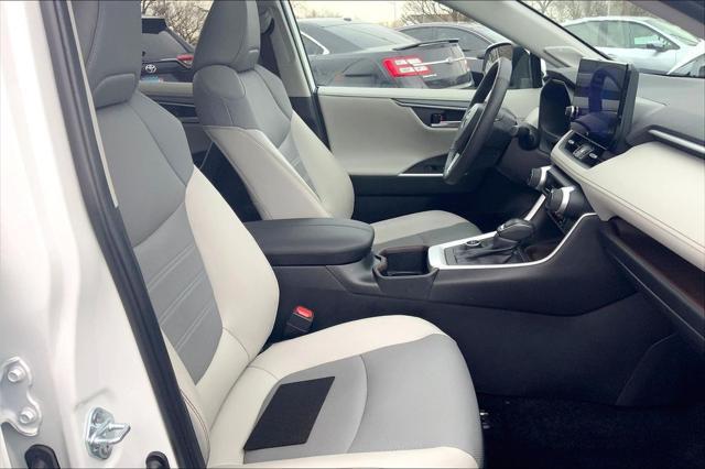 Photo of 2024 White Toyota RAV4