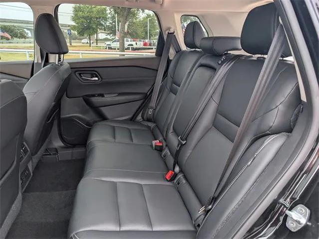 Photo of 2022 Super Black Nissan Rogue