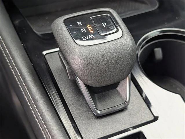 Photo of 2022 Super Black Nissan Rogue