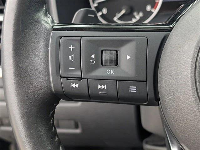 Photo of 2022 Super Black Nissan Rogue