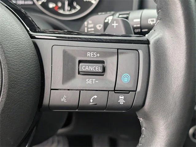 Photo of 2022 Super Black Nissan Rogue
