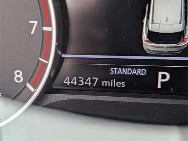 Photo of 2022 Super Black Nissan Rogue
