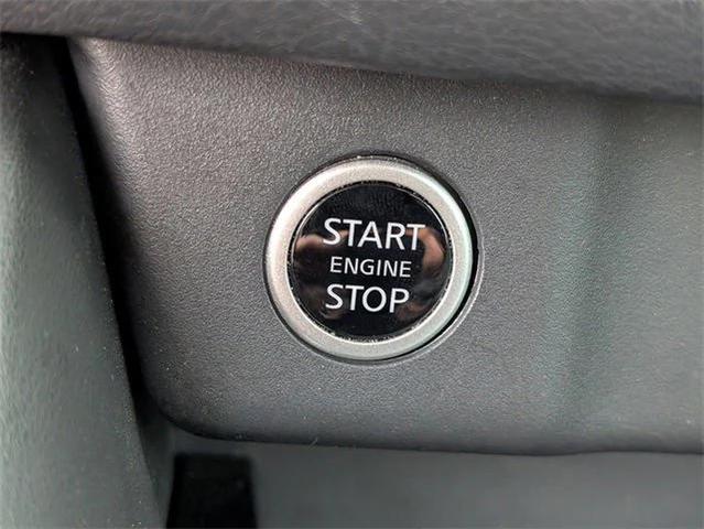 Photo of 2022 Super Black Nissan Rogue
