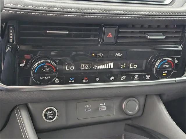Photo of 2022 Super Black Nissan Rogue