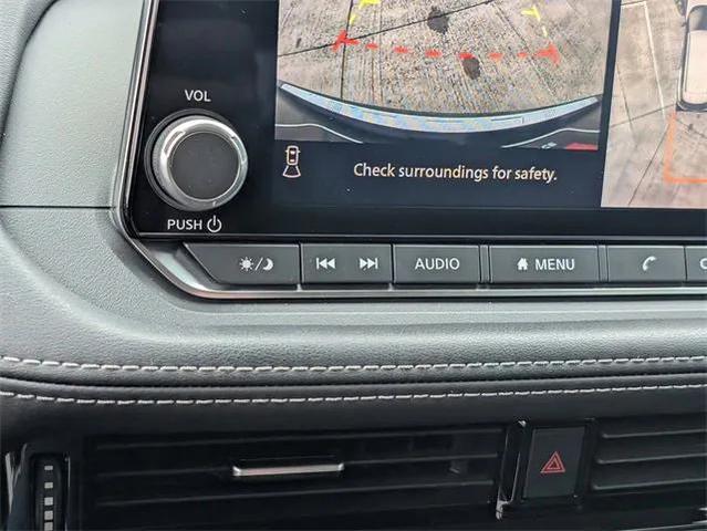 Photo of 2022 Super Black Nissan Rogue