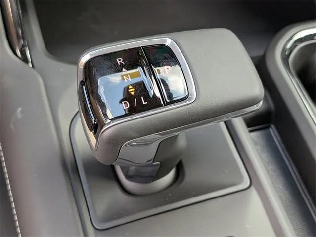 Photo of 2025 Summit White GMC Sierra 1500