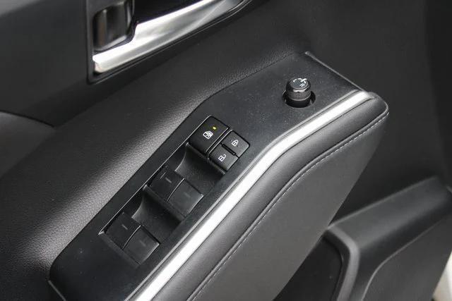 Photo of 2023 White Toyota Highlander
