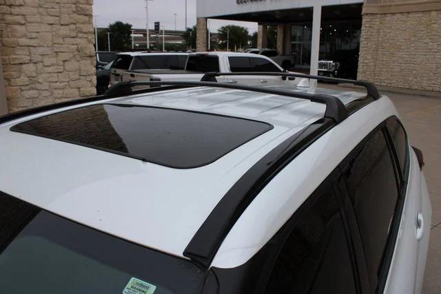 Photo of 2023 White Toyota Highlander