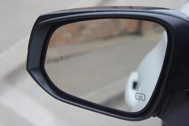 Photo of 2023 White Toyota Highlander