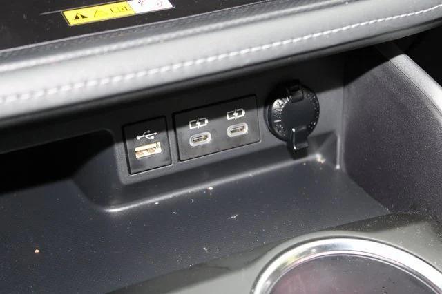 Photo of 2023 White Toyota Highlander