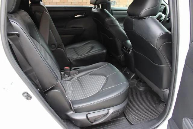 Photo of 2023 White Toyota Highlander