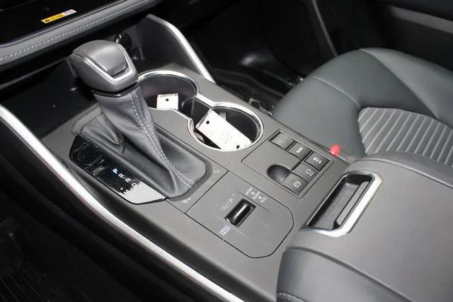 Photo of 2023 White Toyota Highlander