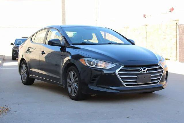 Photo of 2017 Black Noir Pearl Hyundai ELANTRA