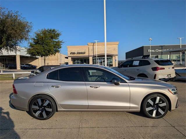 Photo of 2024 Bright Dusk Metallic Volvo S60 Recharge Plug-In Hybrid