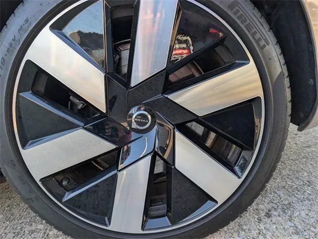 Photo of 2024 Bright Dusk Metallic Volvo S60 Recharge Plug-In Hybrid