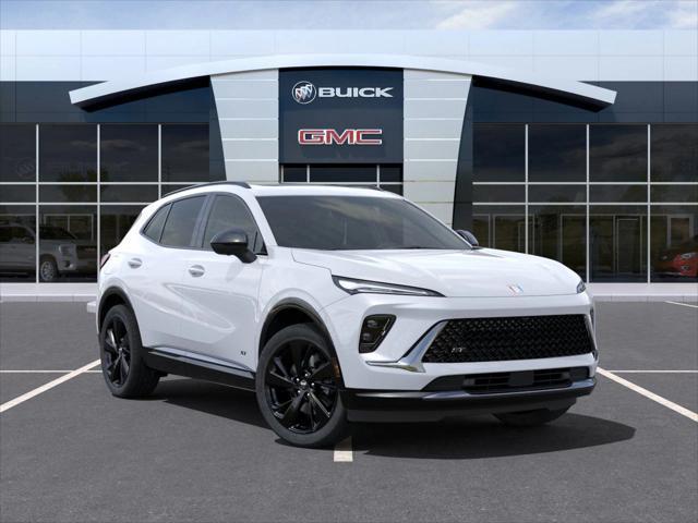 Photo of 2025 White Frost Tricoat Buick Envision