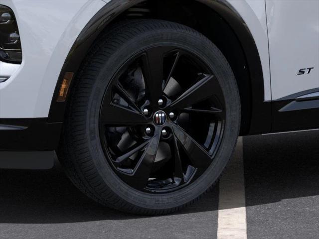 Photo of 2025 White Frost Tricoat Buick Envision