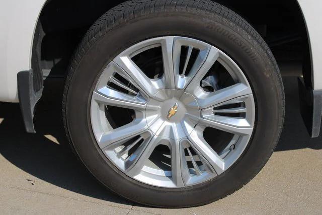 Photo of 2024 Iridescent Pearl Tricoat Chevrolet Silverado 1500