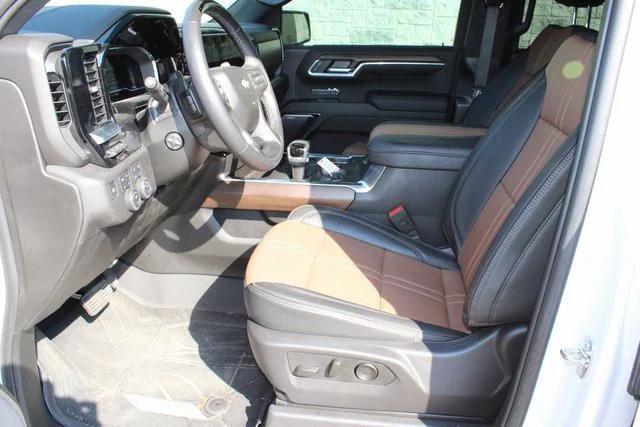 Photo of 2024 Iridescent Pearl Tricoat Chevrolet Silverado 1500