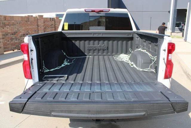 Photo of 2024 Iridescent Pearl Tricoat Chevrolet Silverado 1500