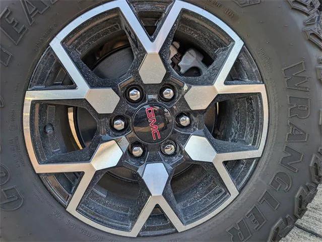 Photo of 2025 Summit White GMC Canyon