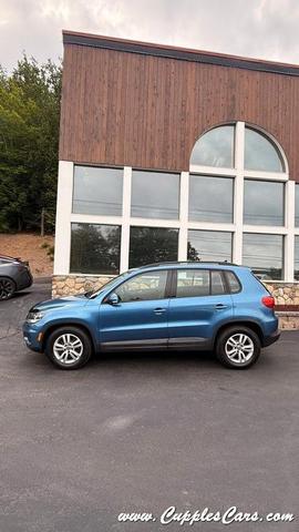 Photo of 2017 Pacific Blue Volkswagen Tiguan