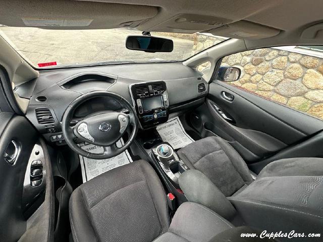 Photo of 2016 Gray Nissan Leaf