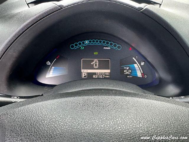 Photo of 2016 Gray Nissan Leaf