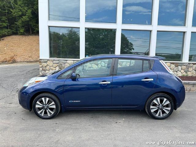 Photo of 2016 Gray Nissan Leaf