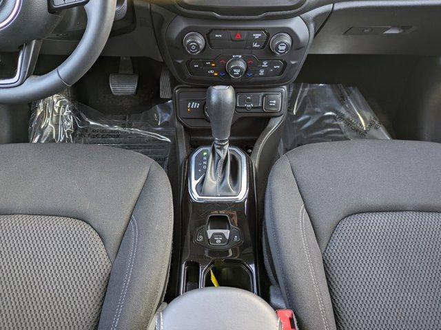 Photo of 2022 Alpine White Clearcoat Jeep Renegade