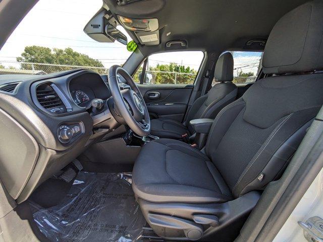 Photo of 2022 Alpine White Clearcoat Jeep Renegade