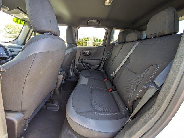 Photo of 2022 Alpine White Clearcoat Jeep Renegade
