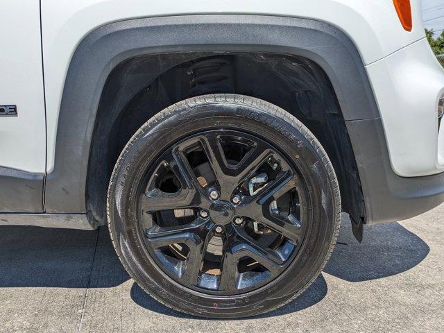 Photo of 2022 Alpine White Clearcoat Jeep Renegade