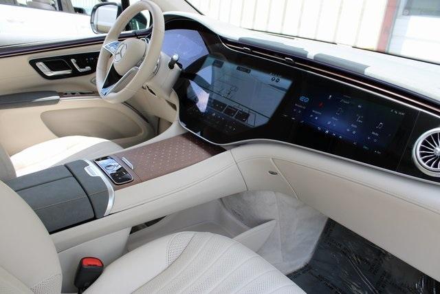Photo of 2024 Emerald Green Metallic Mercedes-Benz EQS 450