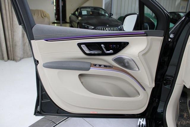 Photo of 2024 Emerald Green Metallic Mercedes-Benz EQS 450