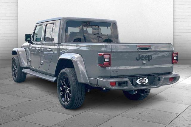 Photo of 2022 Sting Gray Clearcoat Jeep Gladiator