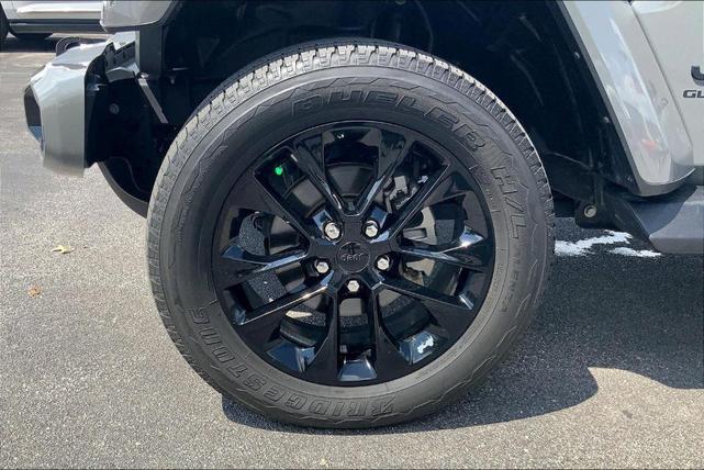 Photo of 2022 Sting Gray Clearcoat Jeep Gladiator