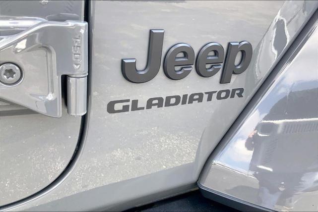 Photo of 2022 Sting Gray Clearcoat Jeep Gladiator