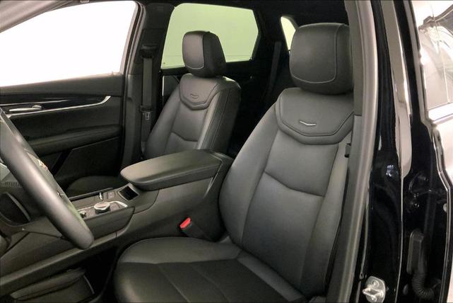 Photo of 2025 Stellar Black Metallic Cadillac XT5
