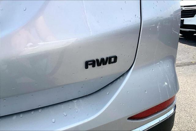 Photo of 2020 Silver Ice Metallic Chevrolet Equinox