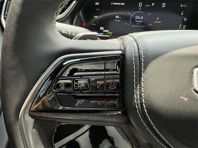 Photo of 2024 Diamond Black Crystal Pearlcoat Jeep Grand Cherokee 4xe