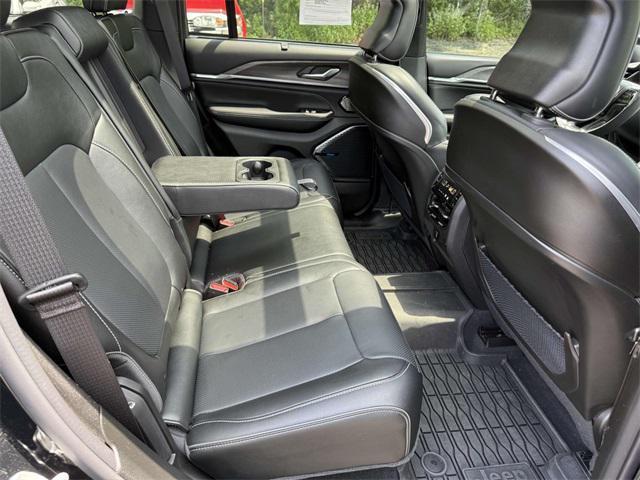 Photo of 2024 Diamond Black Crystal Pearlcoat Jeep Grand Cherokee 4xe