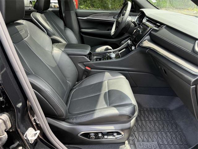 Photo of 2024 Diamond Black Crystal Pearlcoat Jeep Grand Cherokee 4xe